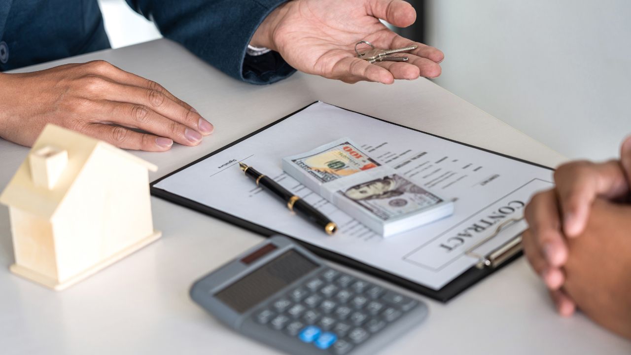 How Cash-Offer Real Estate Investors Operate How Cash-Offer Real Estate Investors Operate