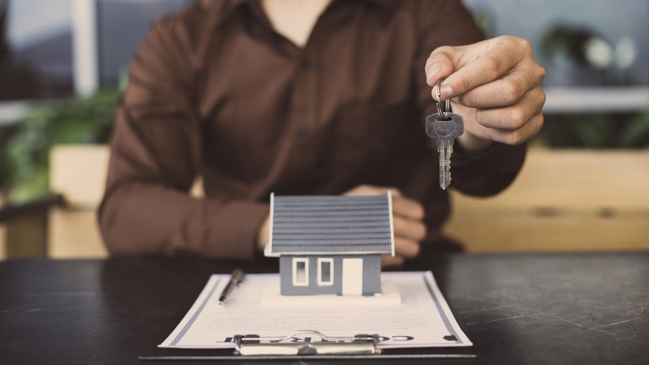 How Do Companies That Buy Houses for Cash Operate?