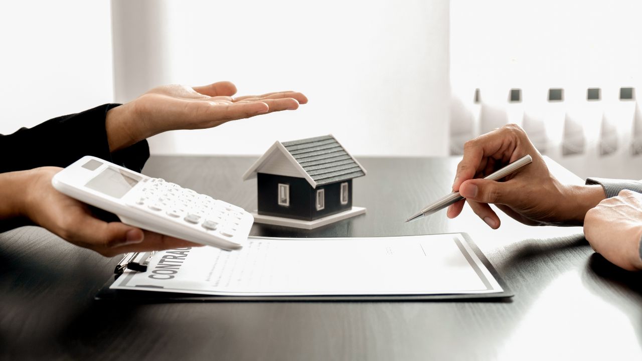 Who Can Benefit from Selling a House for Cash Today?